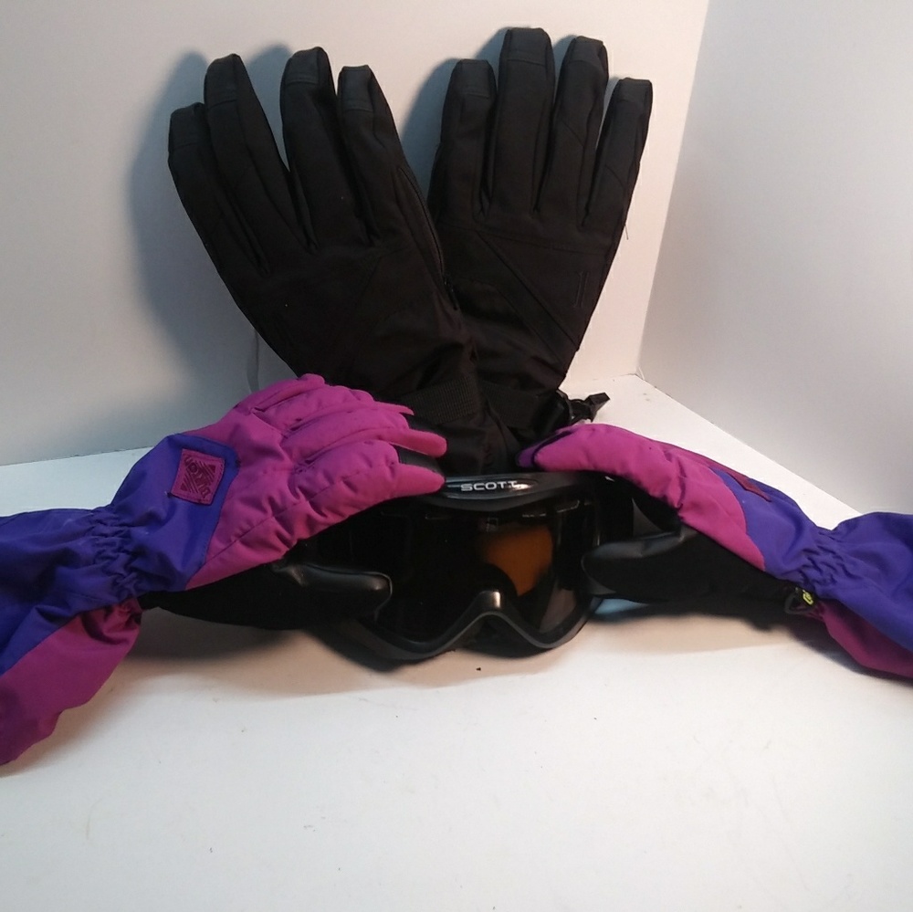 Snowboarding gloves,bonus goggles.
